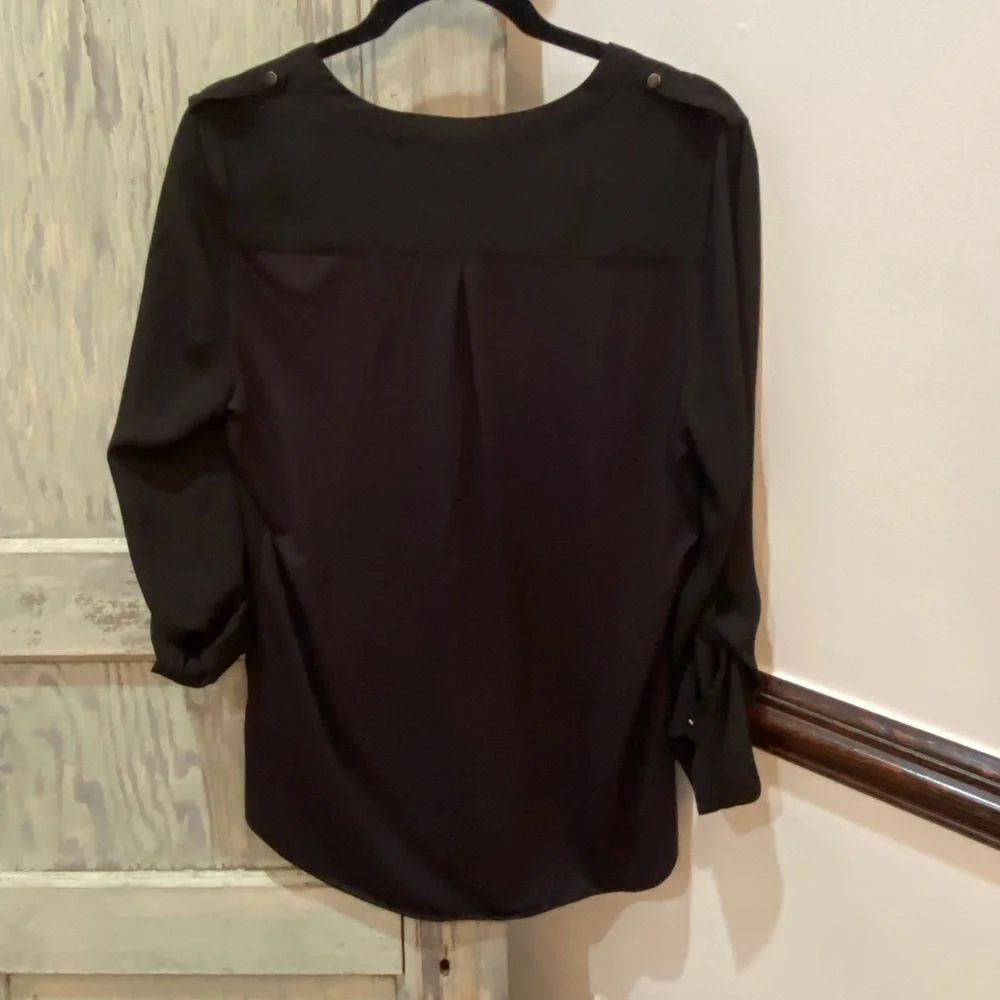 Women’s Black Blouse Kenneth Cole reaction button front fold up sleeve M - Picture 7 of 7
